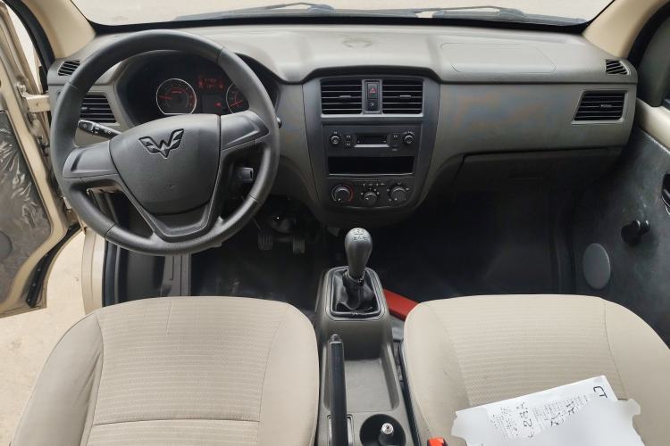 Used Wuling Rongguang S 2021 1.2L Base Model 7-Seater LSI Center Console