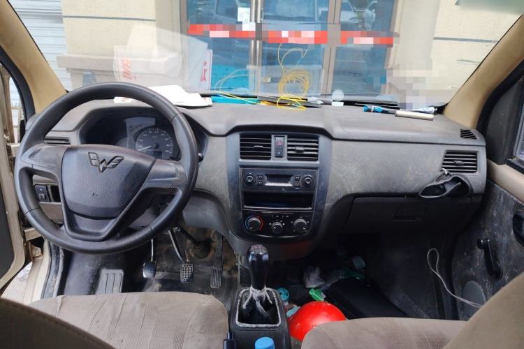 Used Wuling Rongguang S 2021 1.2L Base Model 7-Seater LSI Center Console