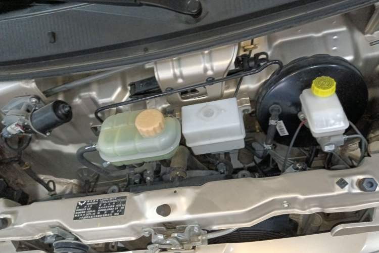 Used Wuling Rongguang S 2021 1.2L Base Model 7-Seater LSI Engine Bay