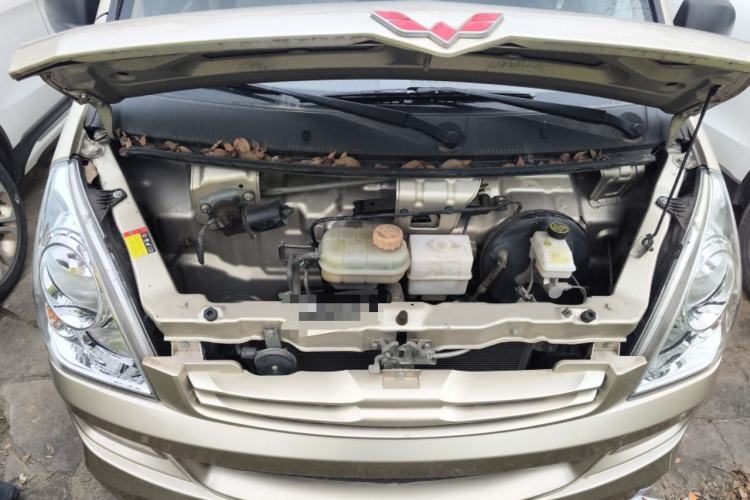 Used Wuling Rongguang S 2021 1.2L Base Model Window-Sealed 5-Seat LSI Car Engine Bay