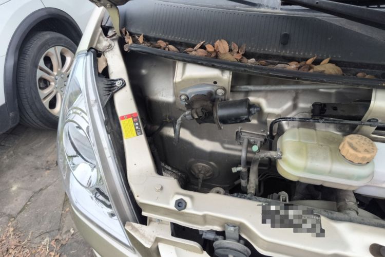 Used Wuling Rongguang S 2021 1.2L Base Model Window-Sealed 5-Seat LSI Car Engine Bay Right