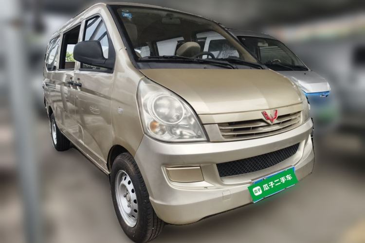 Used Wuling Rongguang S 2021 1.2L Base Model 7-Seater LSI Front Right 45 Deg