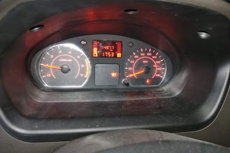Used Wuling Rongguang S 2021 1.2L Base Model 7-Seater LSI Odometer Close Up