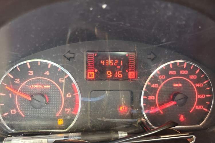 Used Wuling Rongguang S 2021 1.2L Base Model 7-Seater LSI Odometer Close Up