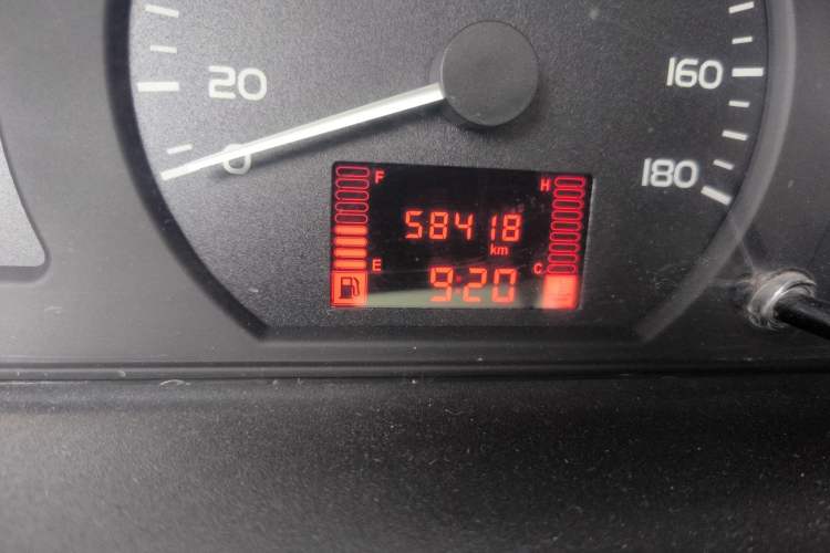 Used Wuling Rongguang S 2021 1.2L Base Model Window-Sealed 5-Seat LSI Car Odometer Close Up
