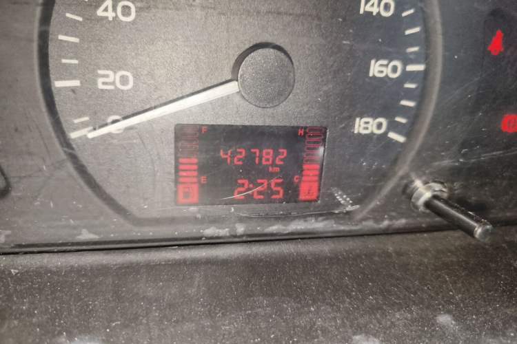Used Wuling Rongguang S 2021 1.2L Base Model 7-Seater LSI Odometer Close Up