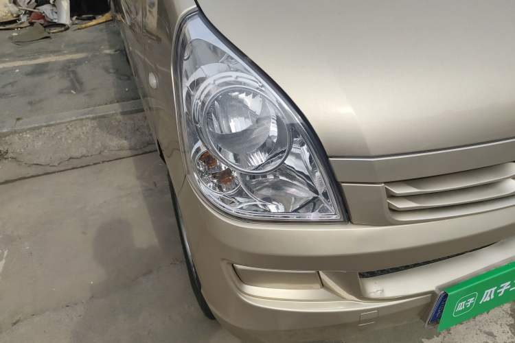 Used Wuling Rongguang S 2021 1.2L Base Model 7-Seater LSI Right Front Headlight