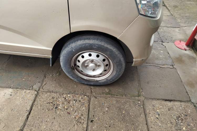 Used Wuling Rongguang S 2021 1.2L Base Model 5-Seater LSI Right Front Wheel Hub