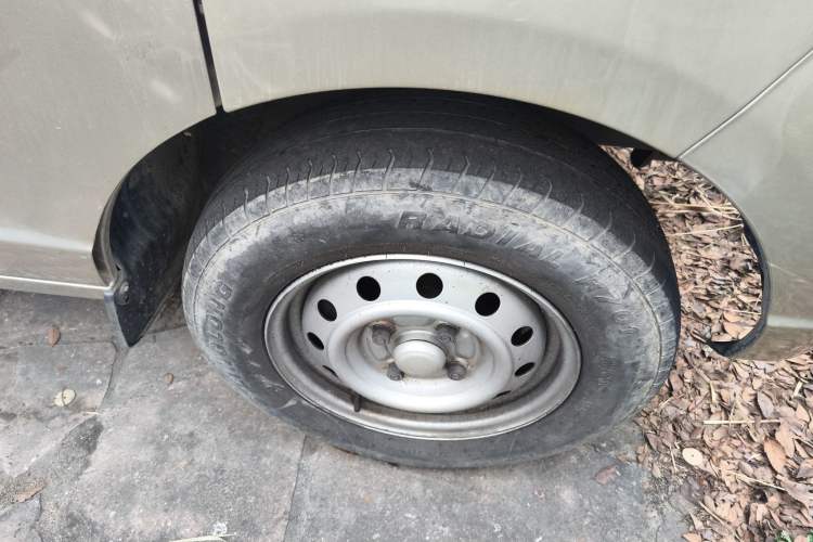 Used Wuling Rongguang S 2021 1.2L Base Model Window-Sealed 5-Seat LSI Car Right Front Wheel Hub