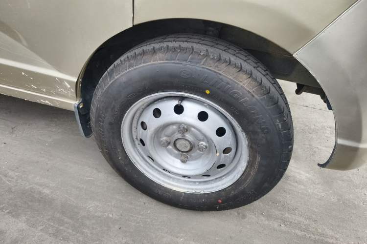Used Wuling Rongguang S 2021 1.2L Base Model 7-Seater LSI Right Front Wheel Hub