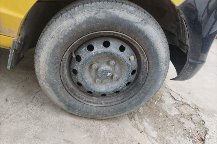 Used Wuling Rongguang S 2021 1.2L Base Model Window-Sealed 2-Seat LSI Car Right Front Wheel Hub