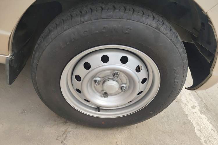 Used Wuling Rongguang S 2021 1.2L Base Model 7-Seater LSI Right Front Wheel Hub