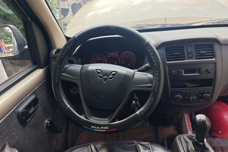 Used Wuling Rongguang S 2021 1.2L Base Model 7-Seater LSI Steering Wheel