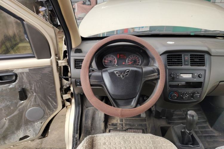 Used Wuling Rongguang S 2021 1.2L Base Model 5-Seater LSI Steering Wheel