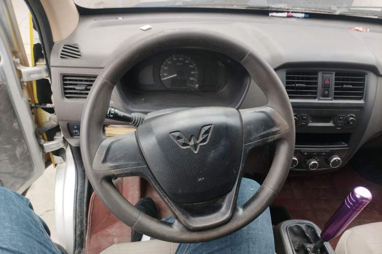 Used Wuling Rongguang S 2021 1.2L Base Model Window-Sealed 2-Seat LSI Car Steering Wheel