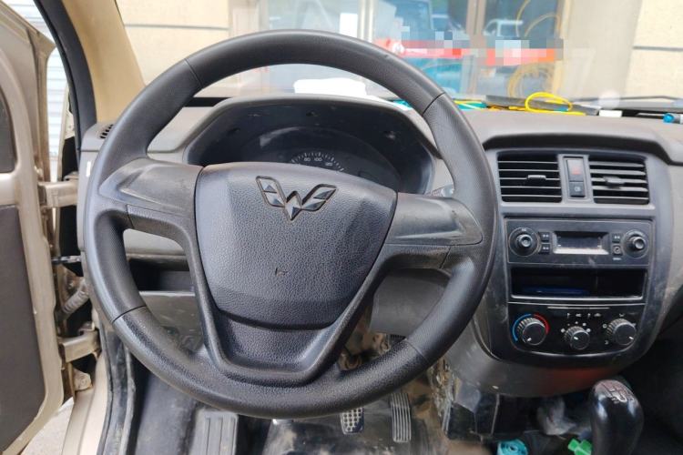 Used Wuling Rongguang S 2021 1.2L Base Model 7-Seater LSI Steering Wheel