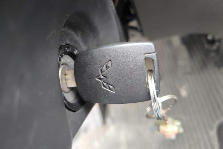 Used Wuling Rongguang S 2021 1.2L Base Model Window-Sealed 5-Seat LSI Car Vehicle Key