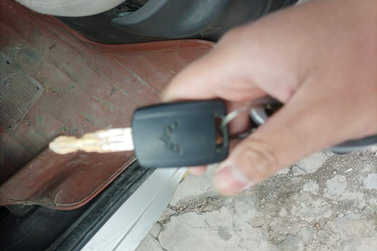 Used Wuling Rongguang S 2021 1.2L Base Model Window-Sealed 2-Seat LSI Car Vehicle Key