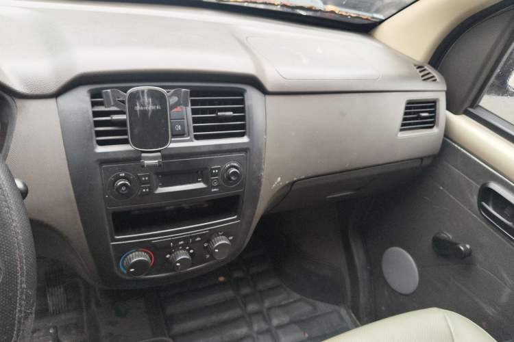 Used Wuling Rongguang S 2022 1.2L Standard Edition Air-Conditioned 5-Seater LSI Audio And AC Panel