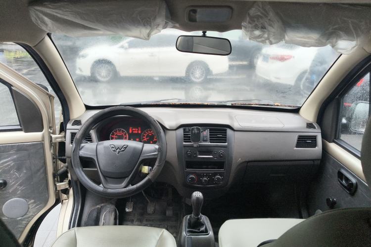 Used Wuling Rongguang S 2022 1.2L Standard Edition Air-Conditioned 5-Seater LSI Interior 2