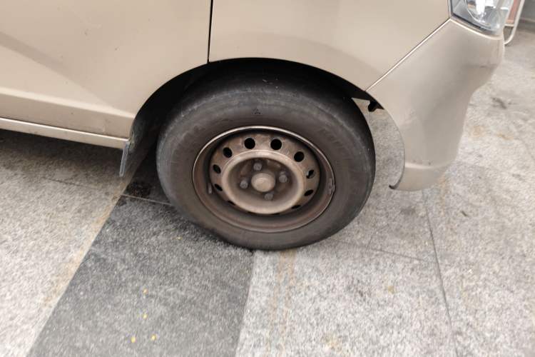 Used Wuling Rongguang S 2022 1.2L Base Version 5-Seater LSI Right Front Wheel Hub