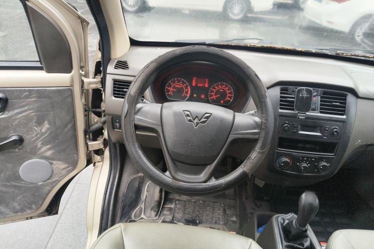 Used Wuling Rongguang S 2022 1.2L Standard Edition Air-Conditioned 5-Seater LSI Steering Wheel