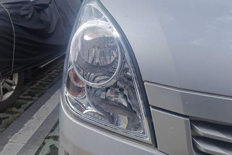 Used Wuling Rongguang S 2022 1.2L Base Model Window-Sealed 5-Seat LSI Car Exterior 6