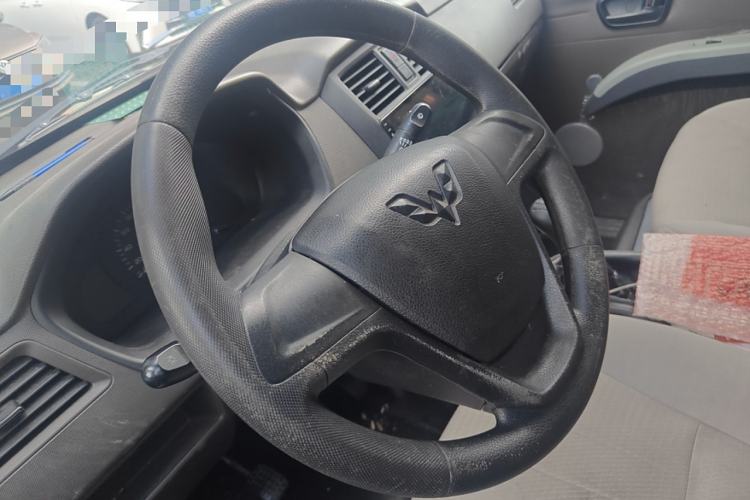 Used Wuling Rongguang S 2022 1.2L Base Model Window-Sealed 5-Seat LSI Car Steering Wheel