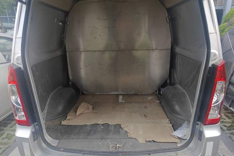 Used Wuling Rongguang S 2022 1.2L Base Model Window-Sealed 5-Seat LSI Car Trunk
