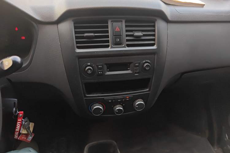 Used Wuling Rongguang S 2022 1.2L Base Model Window-Sealed 5-Seat LSI Car Audio And AC Panel