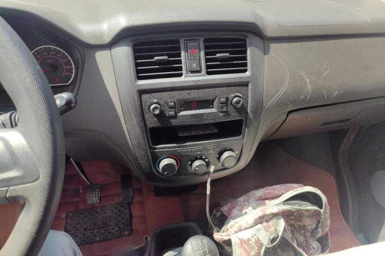 Used Wuling Rongguang S 2022 1.2L Base Version 5-Seater LSI Audio And AC Panel