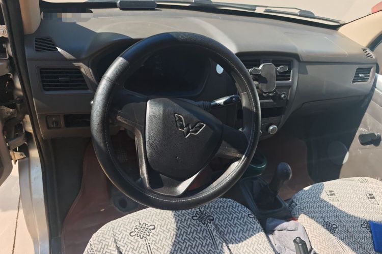 Used Wuling Rongguang S 2022 1.2L Standard Model Window-Sealed Car with Air Conditioning 2 Seats LSI Center Console