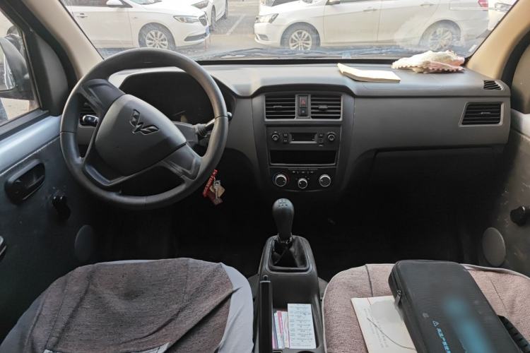 Used Wuling Rongguang S 2022 1.2L Base Model Window-Sealed 5-Seat LSI Car Center Console
