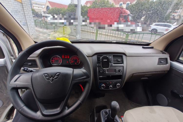 Used Wuling Rongguang S 2022 1.2L Base Model 7-Seater LSI Center Console