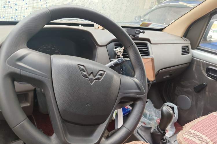 Used Wuling Rongguang S 2022 1.2L Basic Edition Enclosed-Window Vehicle 2 Seats LSI Center Console
