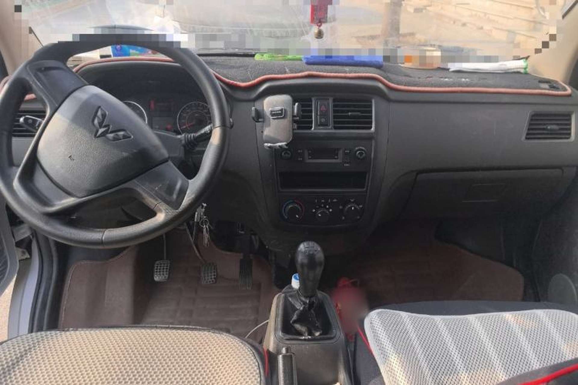 Used Wuling Rongguang S 2022 1.2L Base Version 5-Seater LSI Center Console