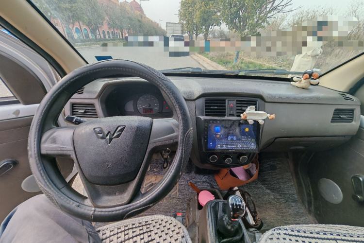 Used Wuling Rongguang S 2022 1.2L Standard Model Window-Sealed Car with Air Conditioning 2 Seats LSI Center Console