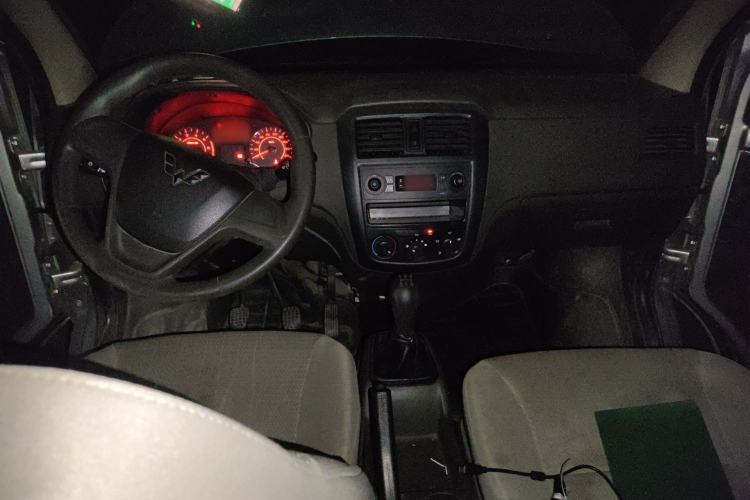Used Wuling Rongguang S 2022 1.2L Base Version 5-Seater LSI Center Console