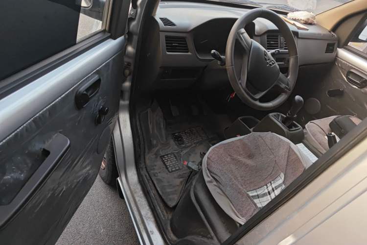 Used Wuling Rongguang S 2022 1.2L Base Model Window-Sealed 5-Seat LSI Car Driver Seat