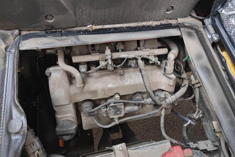 Used Wuling Rongguang S 2022 1.2L Base Model Window-Sealed 5-Seat LSI Car Engine Bay