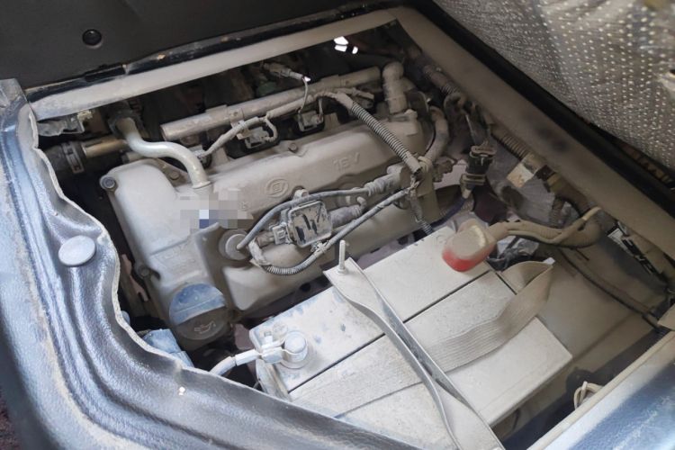 Used Wuling Rongguang S 2022 1.2L Base Model Window-Sealed 5-Seat LSI Car Engine Bay