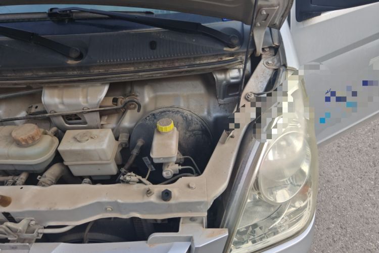 Used Wuling Rongguang S 2022 1.2L Standard Model Window-Sealed Car with Air Conditioning 2 Seats LSI Engine Bay Left