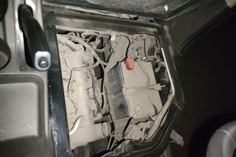Used Wuling Rongguang S 2022 1.2L Base Version 5-Seater LSI Engine Bay Left