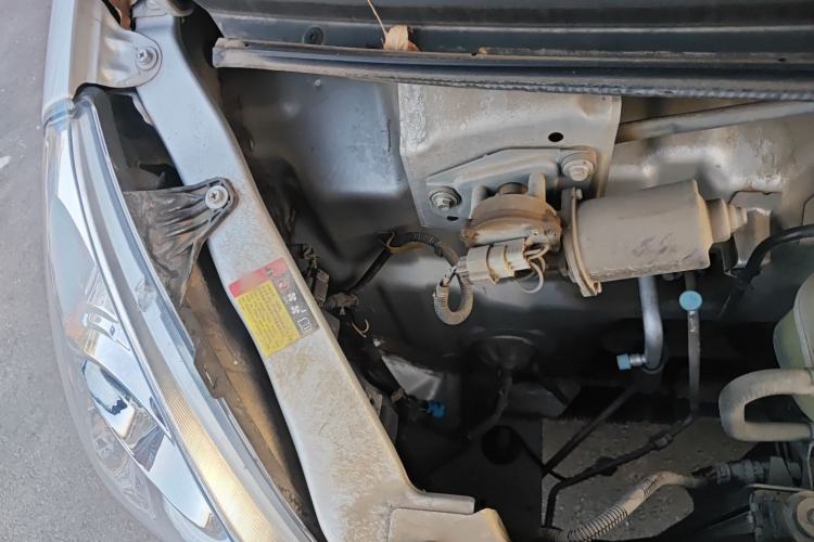 Used Wuling Rongguang S 2022 1.2L Base Model Window-Sealed 5-Seat LSI Car Engine Bay Right