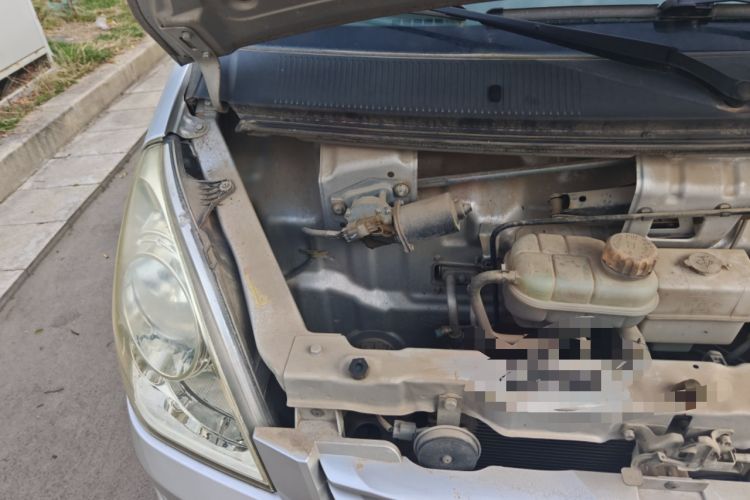 Used Wuling Rongguang S 2022 1.2L Standard Model Window-Sealed Car with Air Conditioning 2 Seats LSI Engine Bay Right