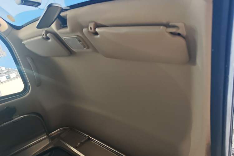 Used Wuling Rongguang S 2022 1.2L Standard Model Window-Sealed Car with Air Conditioning 2 Seats LSI Headliner