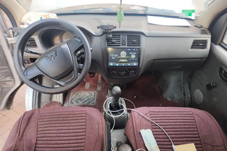 Used Wuling Rongguang S 2022 1.2L Base Model Window-Sealed 5-Seat LSI Car Interior 2