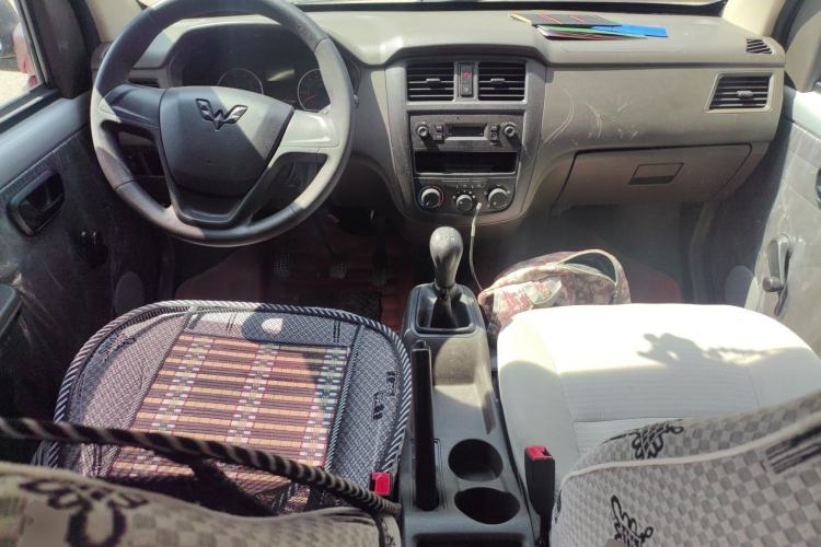 Used Wuling Rongguang S 2022 1.2L Base Version 5-Seater LSI Interior 2