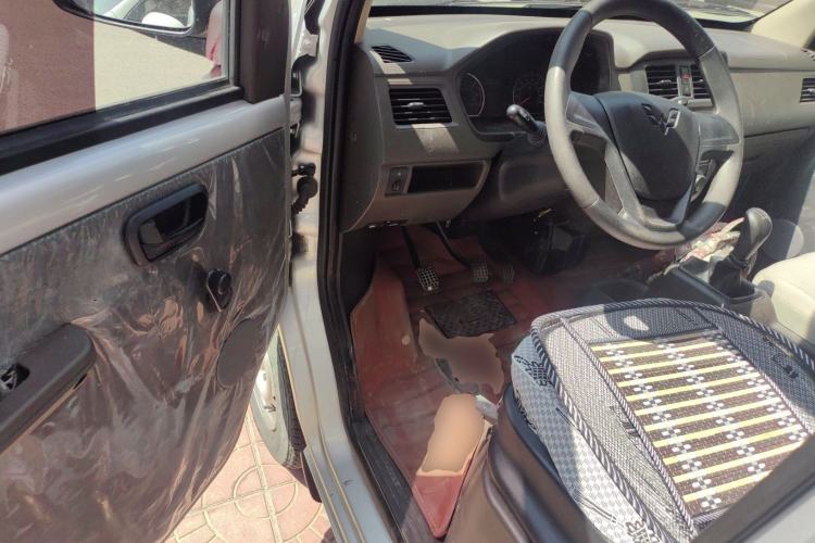 Used Wuling Rongguang S 2022 1.2L Base Version 5-Seater LSI Interior 3