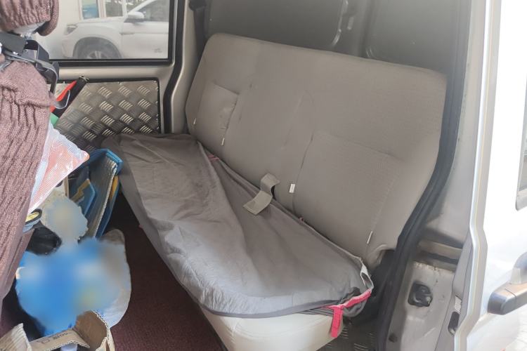Used Wuling Rongguang S 2022 1.2L Base Model Window-Sealed 5-Seat LSI Car Interior 4